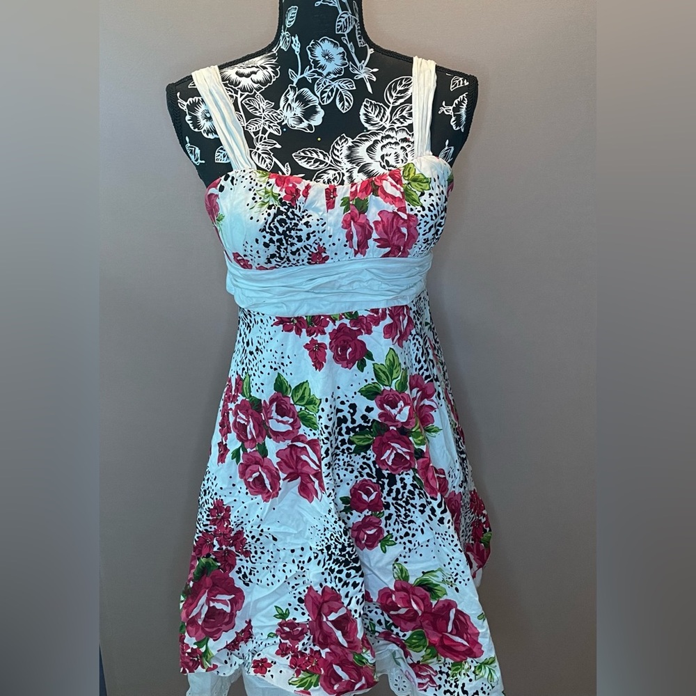 Rose print whit dress